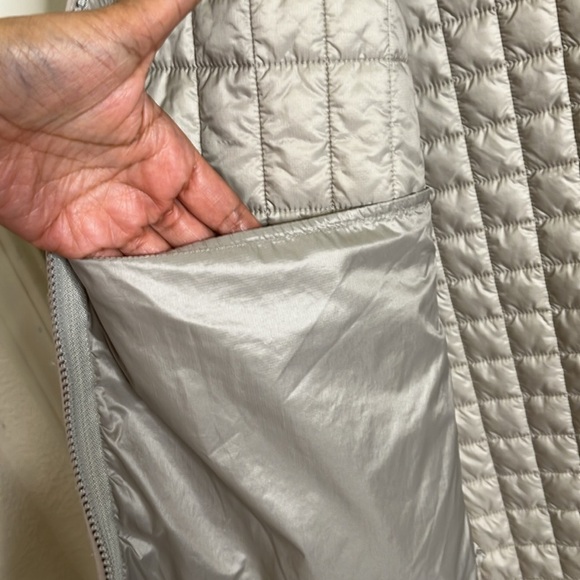 Athleta Women's Grandview PrimaLoft Quilted Shell Jacket Small Gorpcore Neutral - Picture 13 of 14